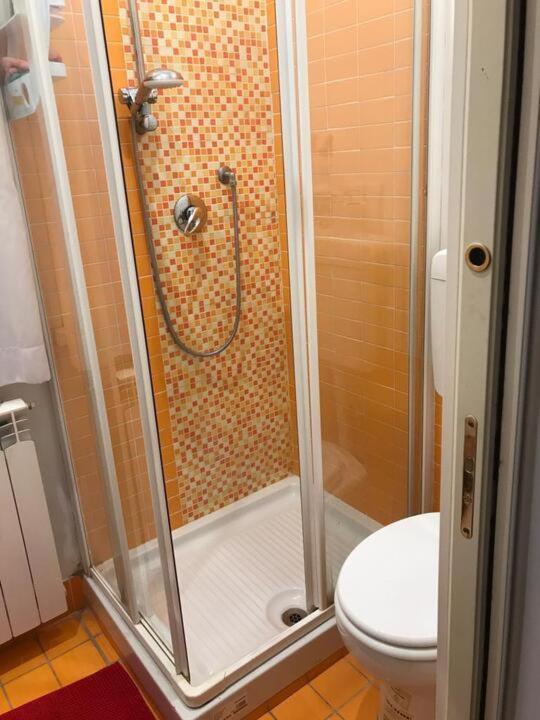 Confortevole Per 5 Persone A Portuense Apartamento Roma